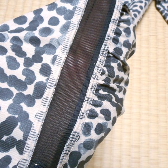 NWT-lululemon gather and sprint crop, animal printed, Size 4 - Picture 4 of 11